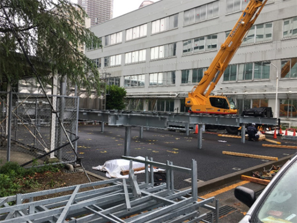 写真:減災対策の一環で高床式変電所の設置工事