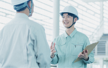 施設を管理する社員
