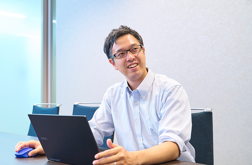 打ち合わせをするD.N.さん