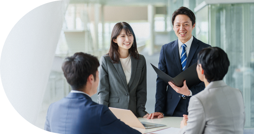 NECファシリティーズ社員たちが談笑しているイメージ